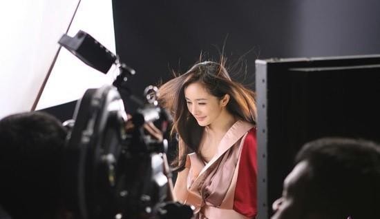 赵丽颖经纪人: 明年不用赵丽颖了! 原来赵丽颖做了杨幂不敢做的事