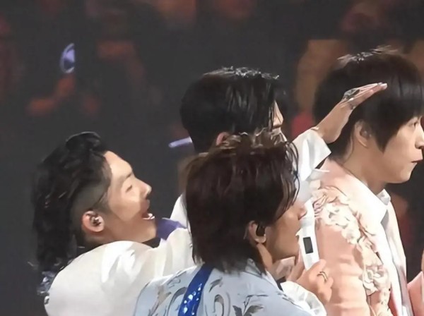 F4成都演唱会惊现林书豪，38岁状态引热议，言承旭喊话竟无动于衷