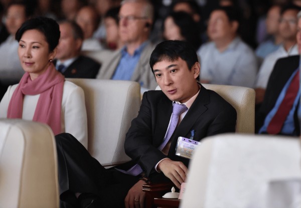 王思聪牵手秦岚：从娱乐圈纪委到医美合伙人的商业转型