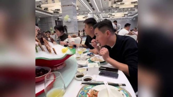 当山东霸总第一次来浙江吃席，攒了一辈子的洋相，全出完了