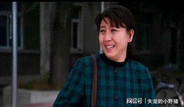 闫学晶曾晒豪宅！衣帽间宛若商场，大牌多到放不下，一次吃11个菜