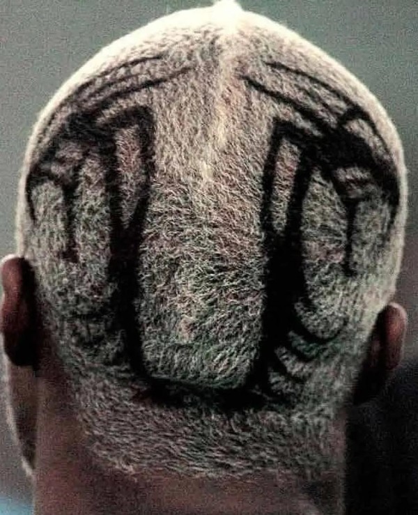 断腿前锋的跨界人生：从绿茵场到时尚舞台