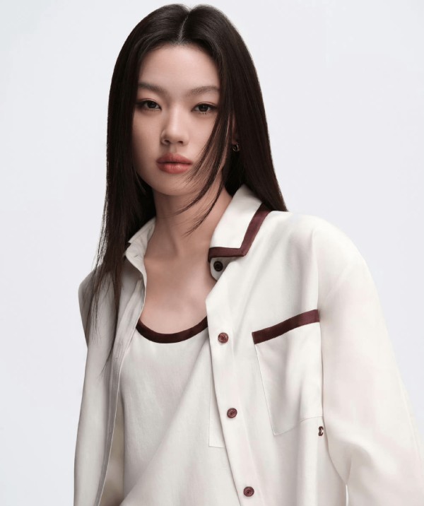 惊爆！单依纯竟被香奈儿“拐跑”了！