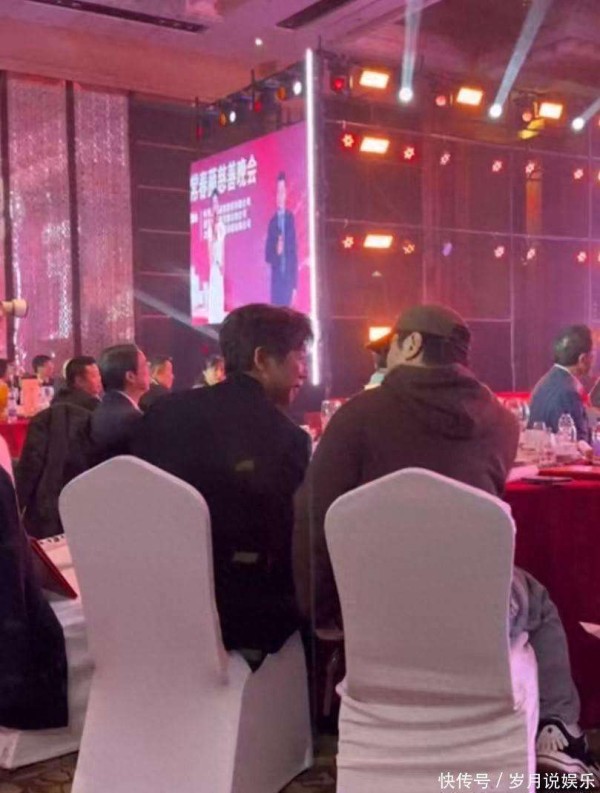 常春藤慈善晚会大咖云集！沈腾带老婆，佟大为唱歌，吴刚坐主桌！