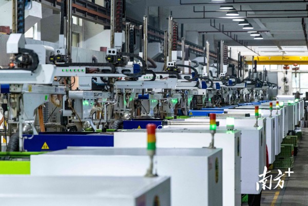 自动化生产车间。