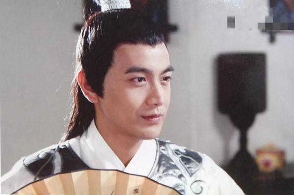 45岁张智尧依然单身，23年演艺生涯无花边新闻，为何如此“干净”