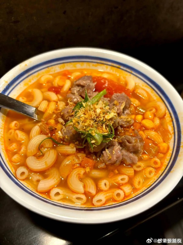 张婧仪的“朋友圈”大公开！这简直是吃货+旅行达人的双重暴击！