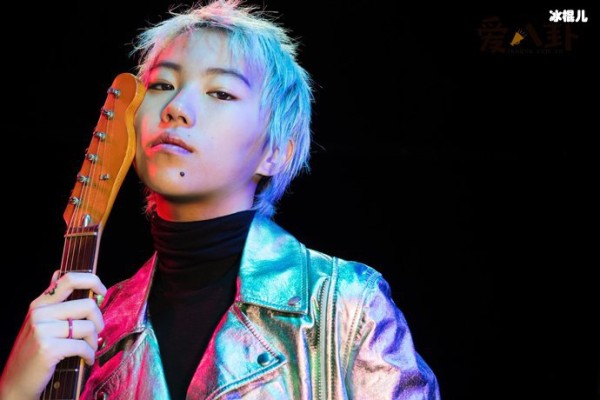 窦靖童承认出柜 