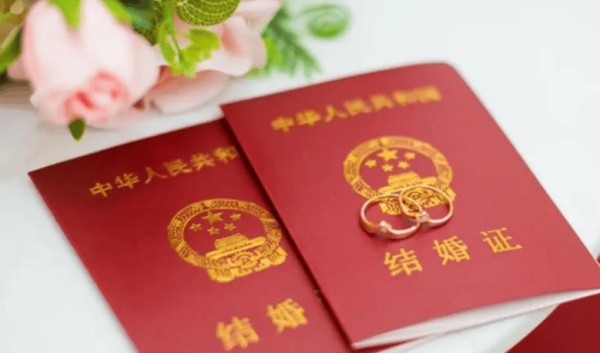 太意外！李晨毫无征兆官宣结婚，夫妻合照曝光，全网沸腾送祝福