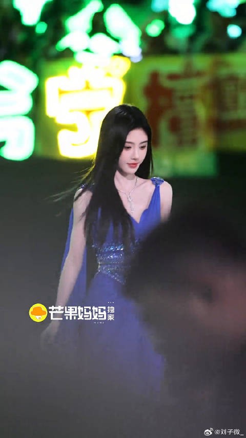 不行了…姐姐从面前走过完全香香的…星光大赏 微博VC计划