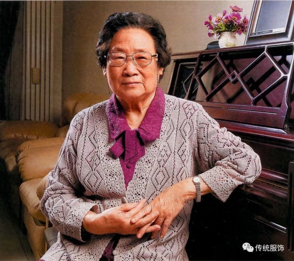 以身试药铸良方,青蒿济世暖全球!记“巨星”屠呦呦