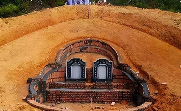 回顾历史上死那么多人都土葬，为何现在却没多少坟墓？说出来别不信