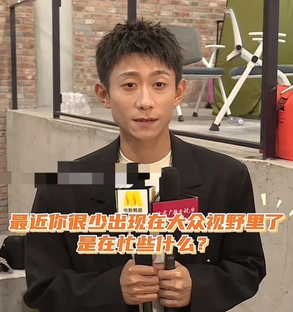 张一山遭AI爆料陷危机，央媒出手定调透露何种风向？