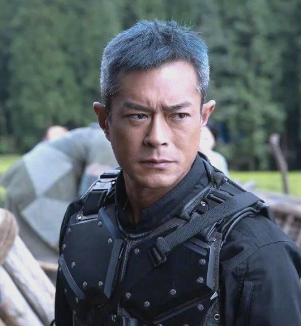 演艺圈新动态：高圆圆、古天乐与景甜的最新动向