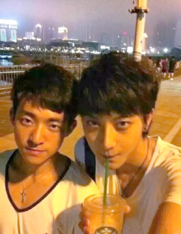 明星与家人：高颜值基因与家庭情感