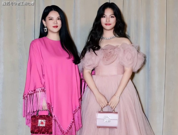 李湘一条Live图引爆热搜，周也无辜躺枪