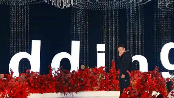 哥们儿攒了二十几年的洋相,今天梭哈了