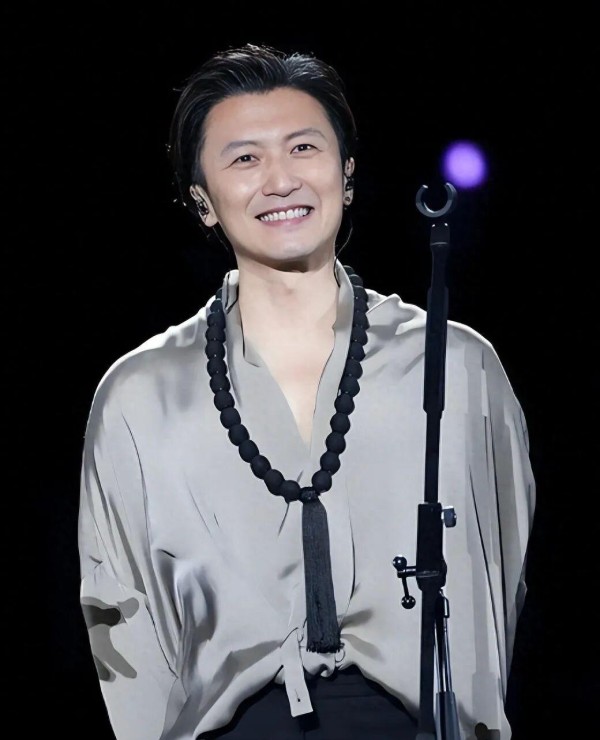 明星奇闻与意外:汤唯、谢霆锋和王嘉尔的故事