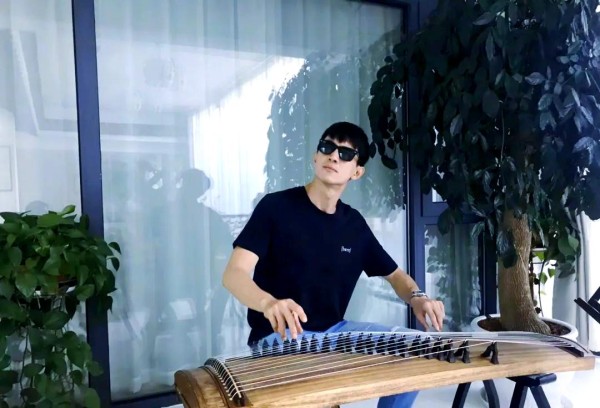 林更新的烟火气息：明星居家生活的诗意时光