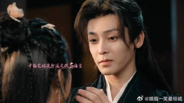 时间定格下的浪漫一吻，妖王只想让心爱之人开心无忧无虑的