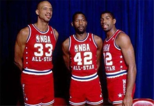 NBA入选全明星次数最多的球员有谁呢？现役就他一人，科比独一档