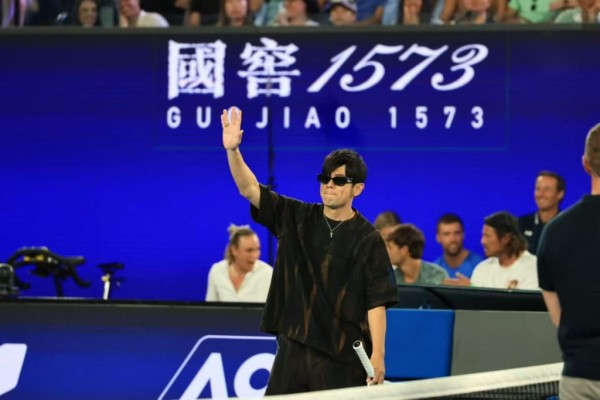 周杰伦澳网参赛“一轮游”，为何这么多文艺明星爱上打网球？