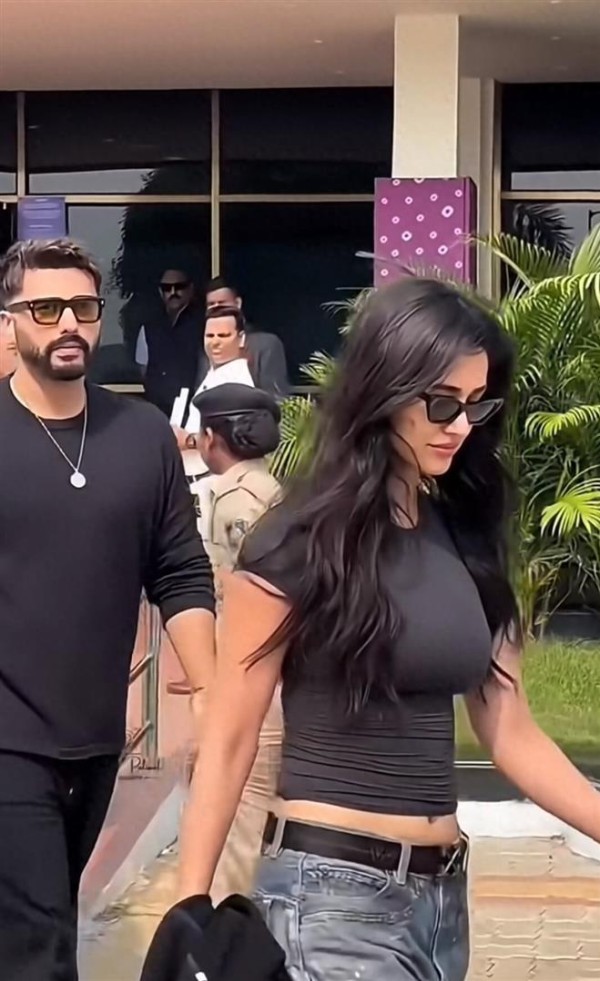 印度性感女星迪莎帕塔尼私服好低调啊，但依旧很美身材巨好