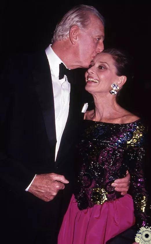 一组名人罕见合影：图2肯尼迪抱着梦露，图5是贼王张子强和成龙