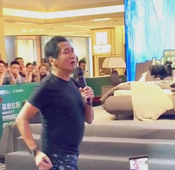 齐秦：从乐坛巅峰到商业化挑战的沉浮人生