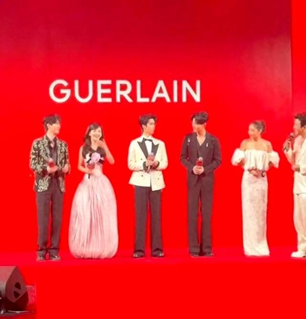 娇兰活动多位艺人出席，宋威龙赵今麦拍照站C位，张远都得靠边站