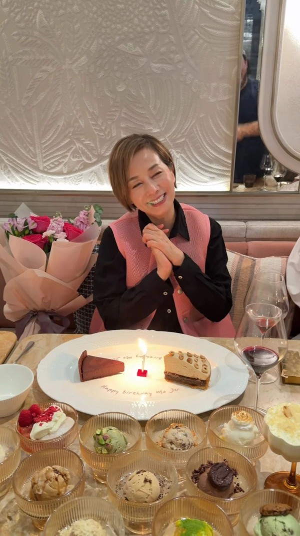 回忆杀！TVB经典剧演员罕见合体，两位女星逆生长，65岁寿星状态惊人