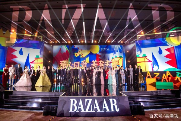 芭莎慈善夜合照：61岁的惠英红站C位，杨幂地位高，宋茜被P上去了