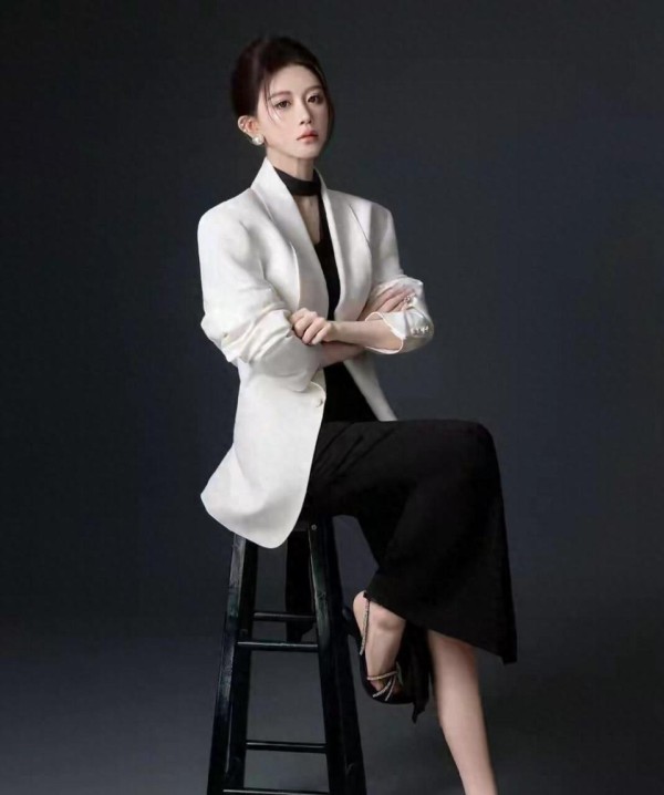 香港一名媛，美到极致360°无死角 乖巧呆萌 五官精致 可爱乖乖女