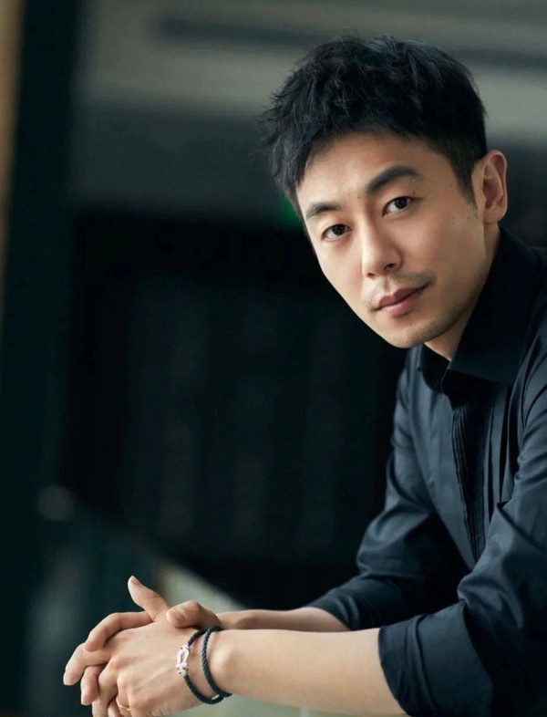 男人到中年要有格调，戴这3种首饰显得“太油腻”，长得帅也没用