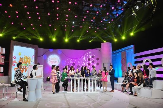 图为《越淘越开心》“东西南北大PK”录制现场