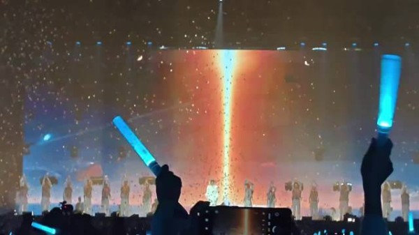 每次想起这个歌 就是一次相聚的结束 很快乐很不舍 他会说，朋友们下次见