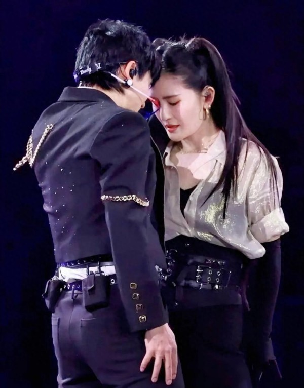 谢娜没想到，结婚14年娃都生了仨，张杰仍然没给她留一丝“体面”