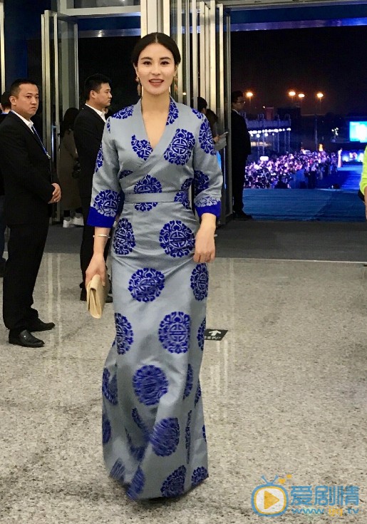 德姬個人資料簡介 德姬演藝經歷 德姬活動照 