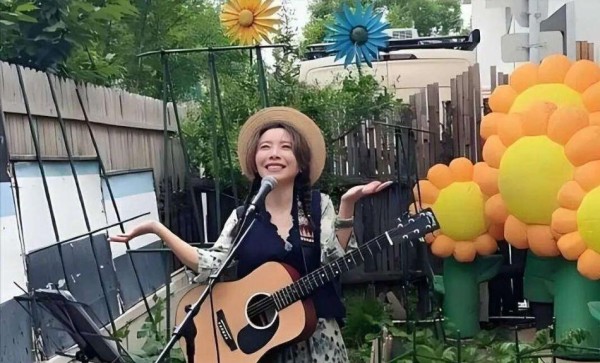 她被称为最惨“超女”，没工作没积蓄，34岁生子后住5平米的小屋