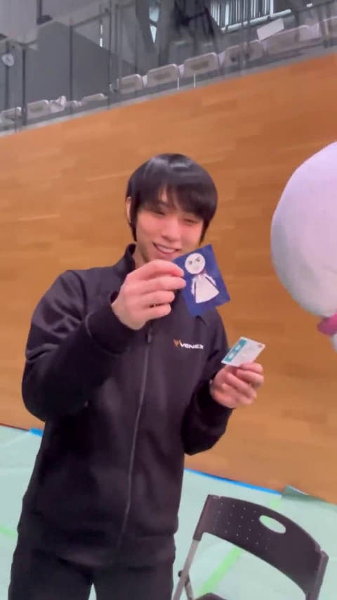 英俊小子再次放出采访花絮，已经第三弹了是吧 ，互动超可爱！