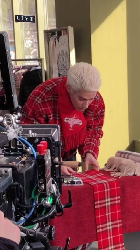 当米卡做起housework，会是什么样的 @米卡MIKA 安静又认真的帅气啊～ 米卡