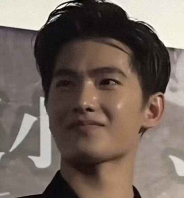 隐婚生子不止一个孩子，被曝90生名字三字顶流，目前维持单身形象