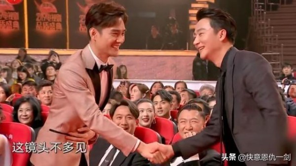 王凯黄轩世纪握手是什么梗？玉手和肉手之间的较量，孙红雷笑了
