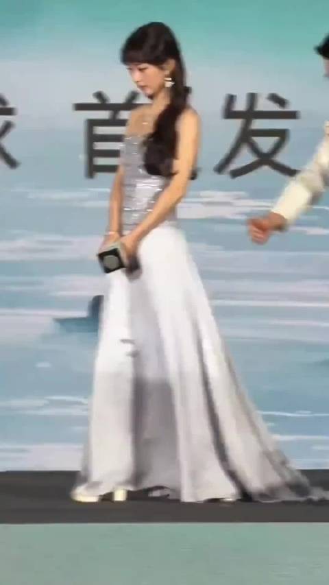 喜欢赵丽颖纯天然，世萌一，继续看飞天金鹰双料视后的新剧小城大事