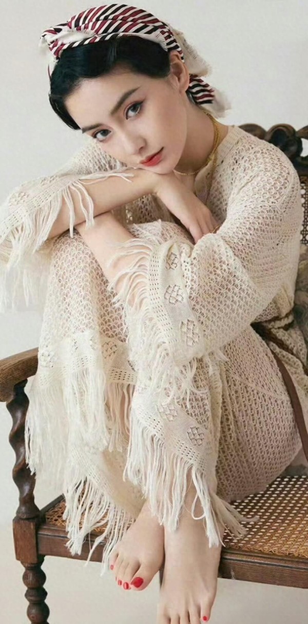 Angelababy时尚写真,杨颖这一套穿搭美得好全面