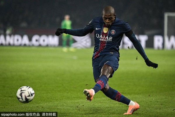 法比安·鲁伊斯续约巴黎至2029年：这位中场巨星如何重塑球队未来？