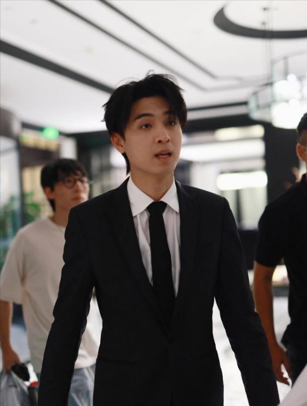 富二代网红揭秘娱乐圈男星恋爱真相与风险