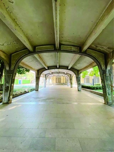 浦口火车站的长廊是众多影视剧组的取景地。 南京日报/紫金山新闻记者 鲁舒婷 摄