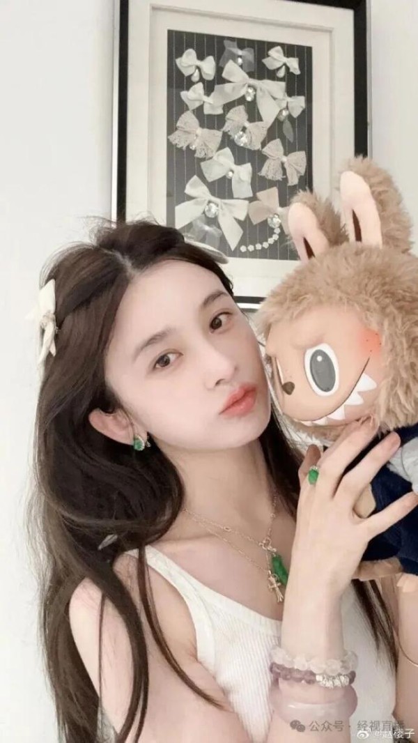 女演员突然宣布和“一线明星”分手，男方爆红后态度剧变