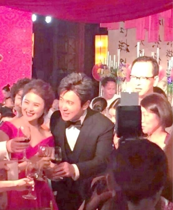 沈腾和王琦的清迈婚礼：爱情与坚持的故事